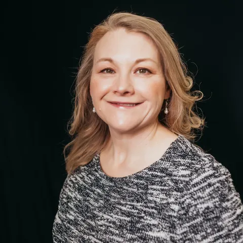 Jennifer Flores, real estate agent in Compton