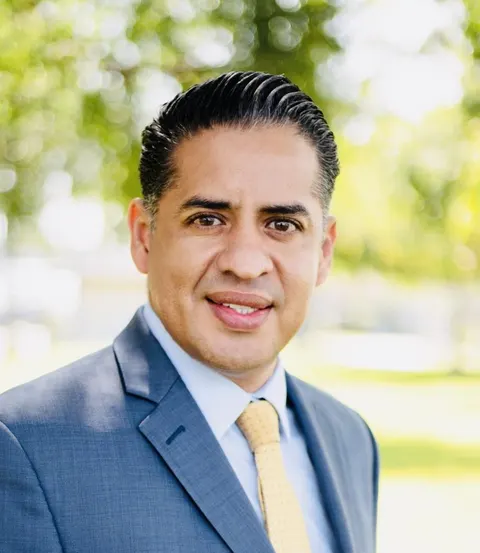 Jorge Serna, real estate agent in Los Angeles