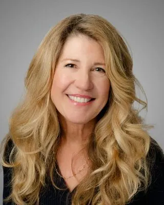 Bonnie Ahrens, real estate agent in Huntington Beach