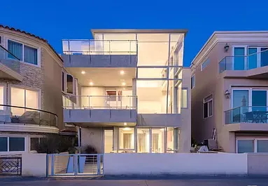 Jennifer Henderson, real estate agent in Hermosa Beach