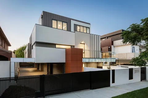 Aaron Jacobson, real estate agent in Los Angeles