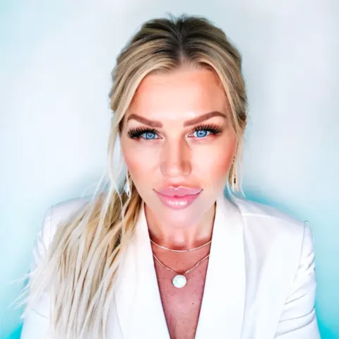 Courtney Magana, real estate agent in Los Angeles