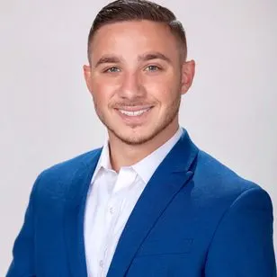 Adam Loria, real estate agent in Lynwood