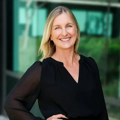 Andrea Mccracken, real estate agent in Manhattan Beach