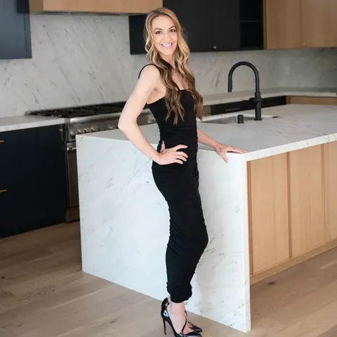 Nicole Niquette, real estate agent in Hawthorne