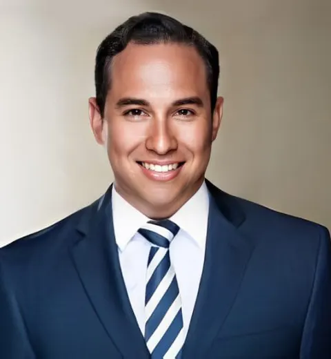 Walter De La Torre, real estate agent in Long Beach