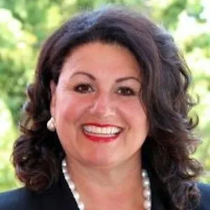 Lee Anne Fisher, real estate agent in Arroyo Grande