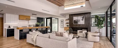 Linda Cottone, real estate agent in Harbor City
