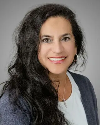 Lisa Dowell, real estate agent in Huntington Beach