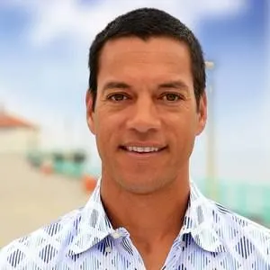 Eric Fonoimoana, real estate agent in Manhattan Beach