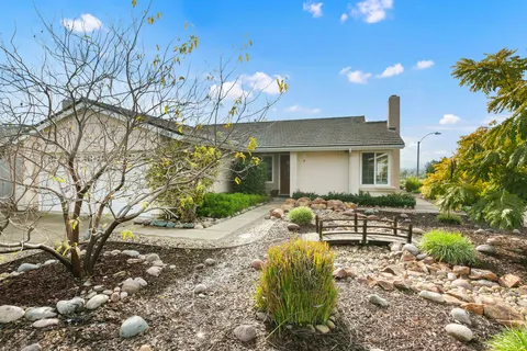 Virginia Hall, real estate agent in Laguna Hills