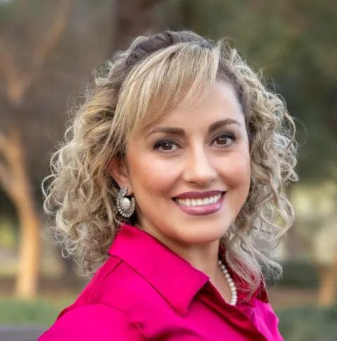 Parisa Houshangi, real estate agent in Mission Viejo