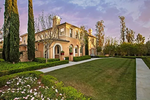 Mary Jafarkhani, real estate agent in Irvine