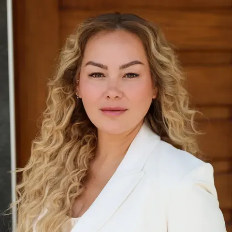 Gina Lemus, real estate agent in Torrance
