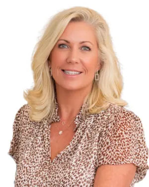 Julie Lyon, real estate agent in Manhattan Beach