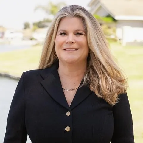 Polly Mccormick, real estate agent in Huntington Beach