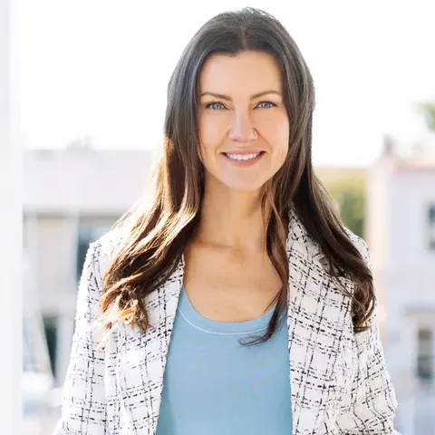 Tara Mcnabb, real estate agent in Newport Beach