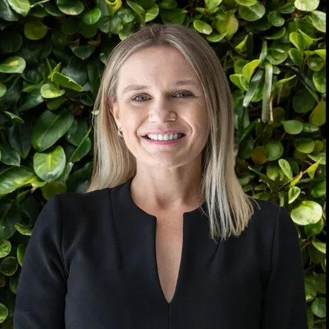 Michelle Lucas, real estate agent in Rosamond