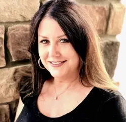 Deborah Fenton, real estate agent in Bakersfield