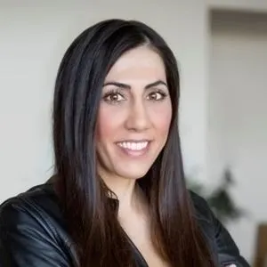 Neveen Farah, real estate agent in Sherman Oaks
