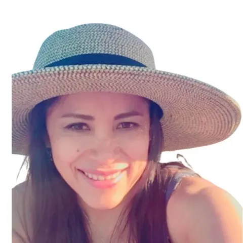Claudia Valdivia, real estate agent in Canyon Country