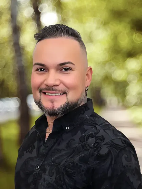 Gustavo Rodriguez, real estate agent in Reseda