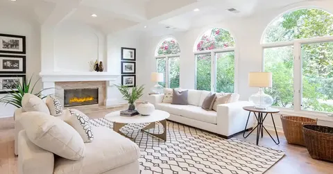Cynthia Miller, real estate agent in Tarzana