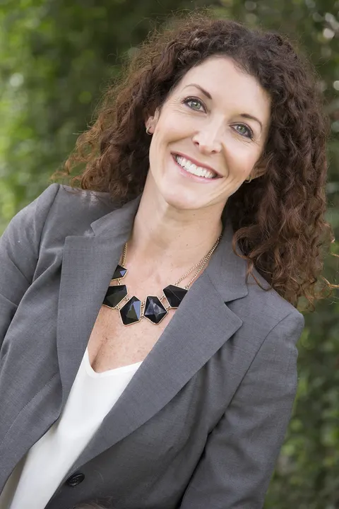 Dayna Campbell, real estate agent in Encino