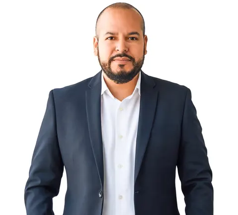 Angel Nova, real estate agent in Lake Balboa