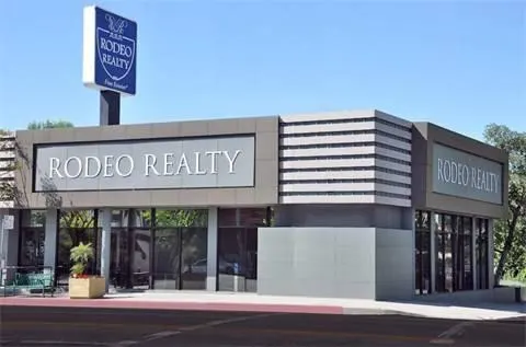 Daniel Eliyahou, real estate agent in Encino