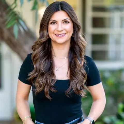 Lori Dekermenjian, real estate agent in Bakersfield