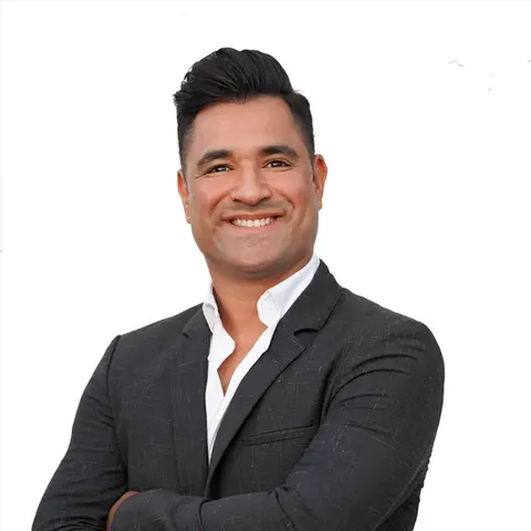 Guillermo Manzo, real estate agent in Encino