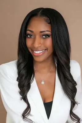 Jasmine Bonnell, real estate agent in Palmdale