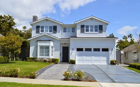 Nina Alexander, real estate agent in Canoga Park