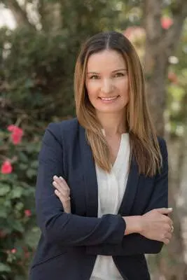 Julia Uber, real estate agent in Porter Ranch