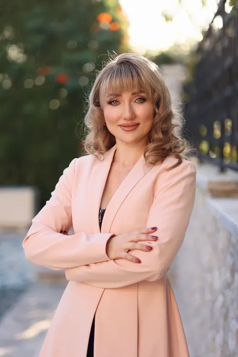 Violetta Agadjanova, real estate agent in Pasadena