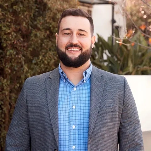 Peter Santos, real estate agent in Los Angeles