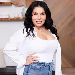 Veronica Barajas, real estate agent in Canyon Country