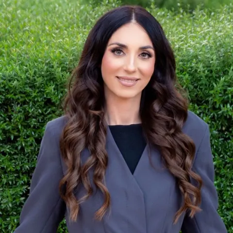 Abeer Abdulhai, real estate agent in Canyon Country