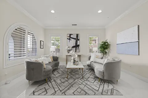 Christina Kniazewycz, real estate agent in North Hollywood