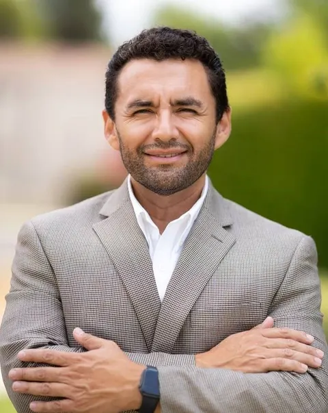 Mauricio Panozo, real estate agent in Palmdale