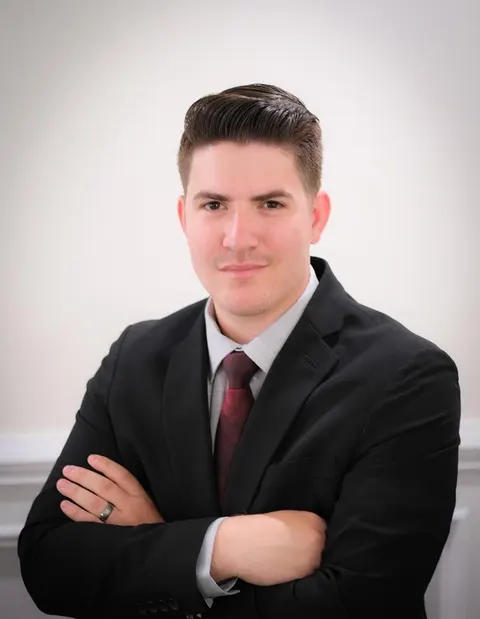 Brett Villalovos, real estate agent in Apple Valley