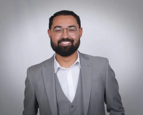 Enrique Torres, real estate agent in Los Angeles