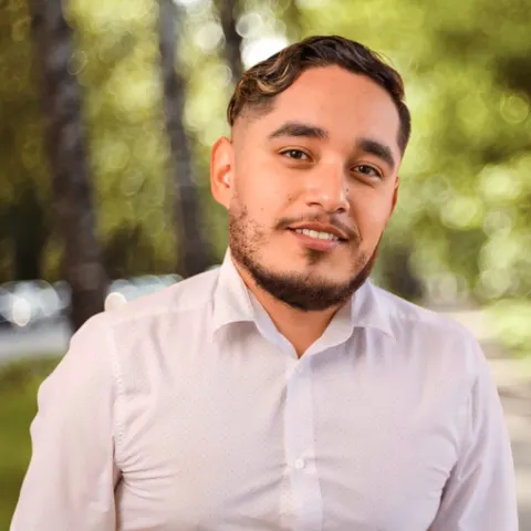 Carlos Amezcua, real estate agent in Van Nuys
