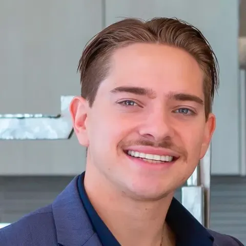 Alexander Welch, real estate agent in Canyon Country