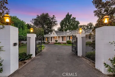 Jenny Lynn Ramos, real estate agent in Sherwood Forest