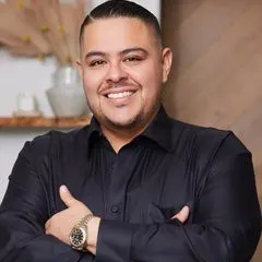 Walter Lopez, real estate agent in Lancaster
