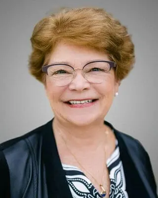 Denise Scandura, real estate agent in Huntington Beach
