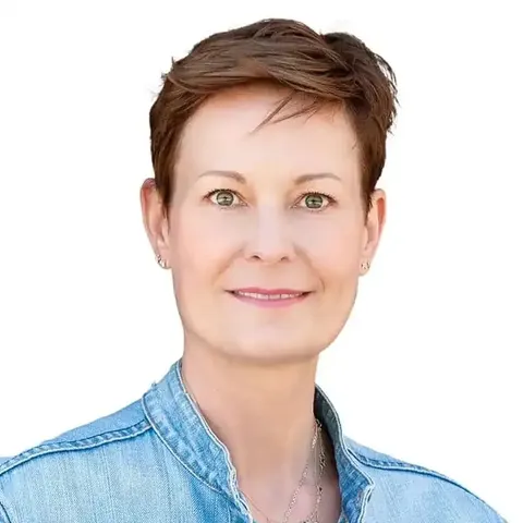 Sarah Sitar, real estate agent in Costa Mesa