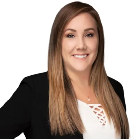 Elizabeth Lopez, real estate agent in Hemet